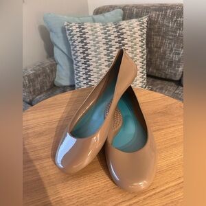 Oka B Taylor shiny ballet flats nude size 7
